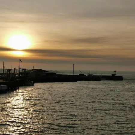 Prázdninový dům Charme Et Zenitude, Avec Vue Exceptionnelle Sur Le Port Granville